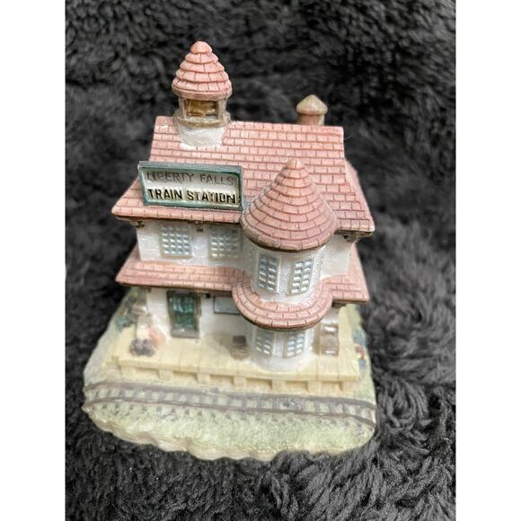 Americana Collection Train Station (AH21) & General Store (AH22) - Picture 4 of 7